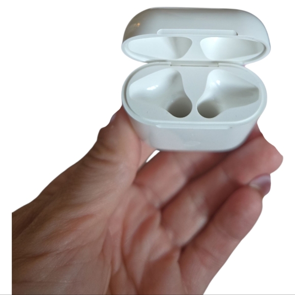 NIAB for AirPods Wireless Charging Case - Picture 6 of 6